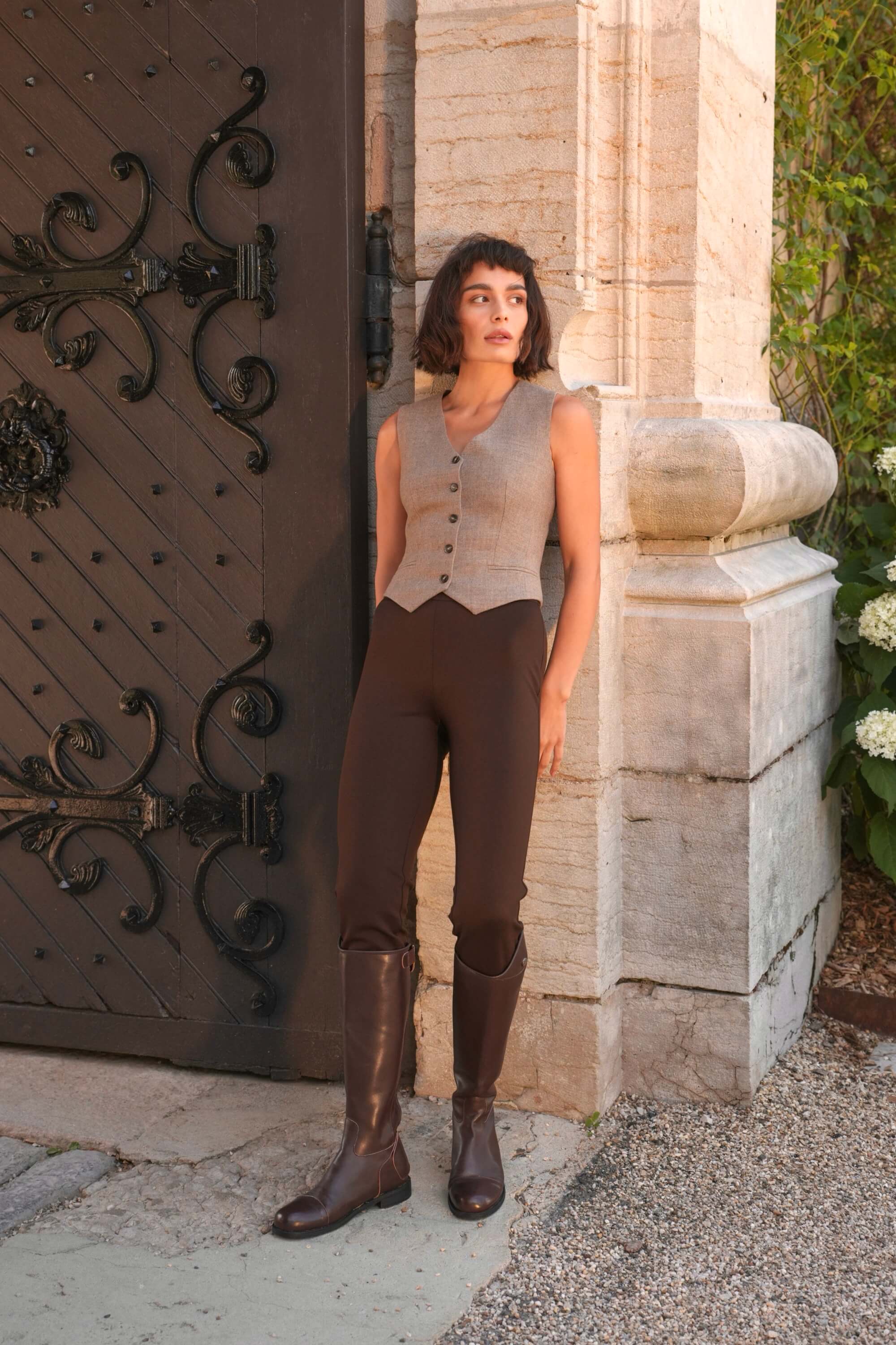 Leo Sleeveless Vest