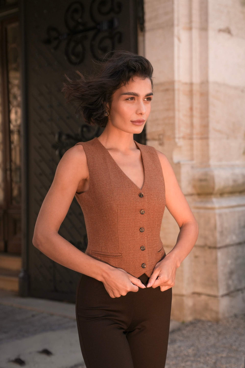 Leo Sleeveless Vest